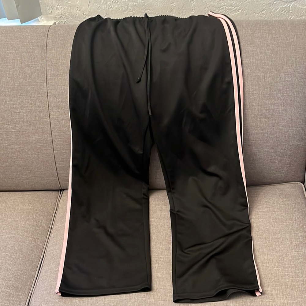 Fame for fifteen sweatpants